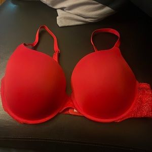 Red VS Bra